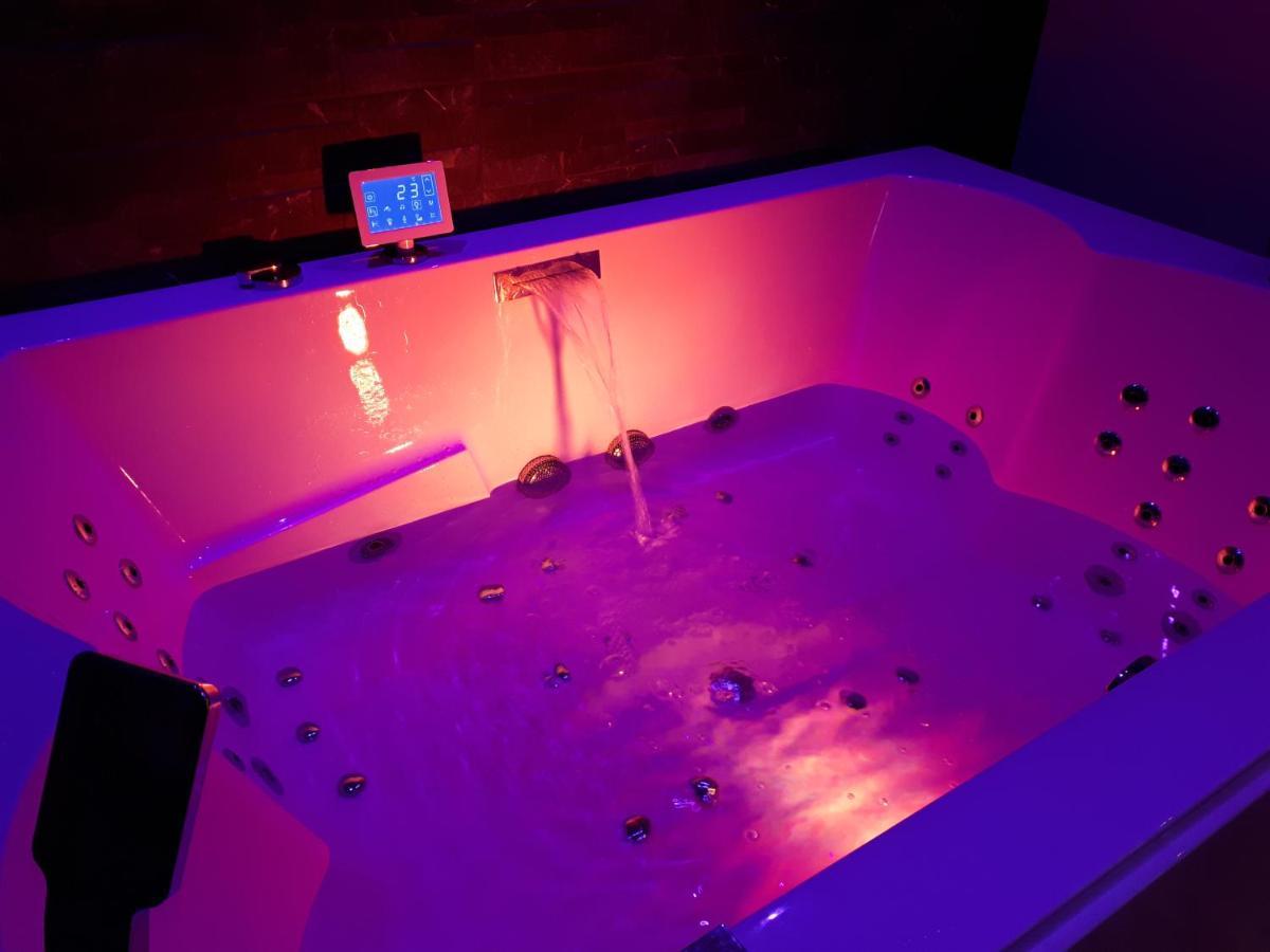 Spa Privatif Love Room, Le Hammam Et Bulles, Chez Nuits Chartraines Chartres Buitenkant foto