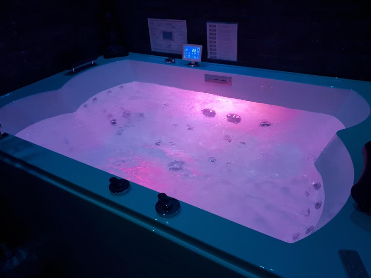 Spa Privatif Love Room, Le Hammam Et Bulles, Chez Nuits Chartraines Chartres Buitenkant foto