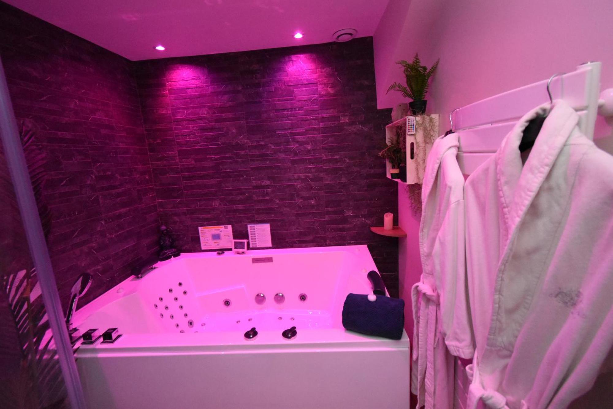 Spa Privatif Love Room, Le Hammam Et Bulles, Chez Nuits Chartraines Chartres Buitenkant foto